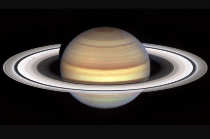 El telescopio espacial Hubble de la NASA dedica cada año tiempo de observación a Saturno, gracias al programa Outer Planet Atmospheres Legacy (OPAL), y el dinámico planeta gigante gaseoso siempre nos muestra algo nuevo.