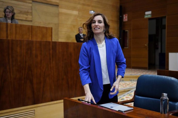 La portavoz de Más Madrid en la asamblea y candidata a la Presidencia regional, Mónica García, interviene durante un pleno en la Asamblea de Madrid, a 9 de febrero de 2023, en Madrid (España). Unidas Podemos registro con Más Madrid la petición de compar