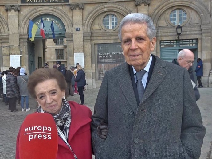 AMIGOS ÍNTIMOS DE MARIO VARGAS LLOSA EN PARÍS