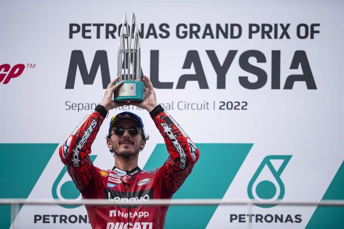 Archivo - Bagnaia Francesco (ita), Ducati Lenovo Team, Ducati Desmosedici GP22, portrait, podium during the 2022 Moto GP Petronas Grand Prix of Malaysia Motorcycle Grand Prix , from October 21 to 23 2022 at Sepang, Malaysia - Photo Studio Milagro / DPPI