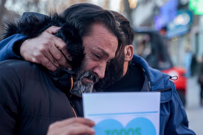 Archivo - Los padres de los niños desaparecidos durante una manifestación con el objeto de reivindicar un trato digno a la familia de los dos menores de Carabanchel desaparecidos el pasado noviembre, frente al metro Ciudad de Vallecas, a 9 de enero de