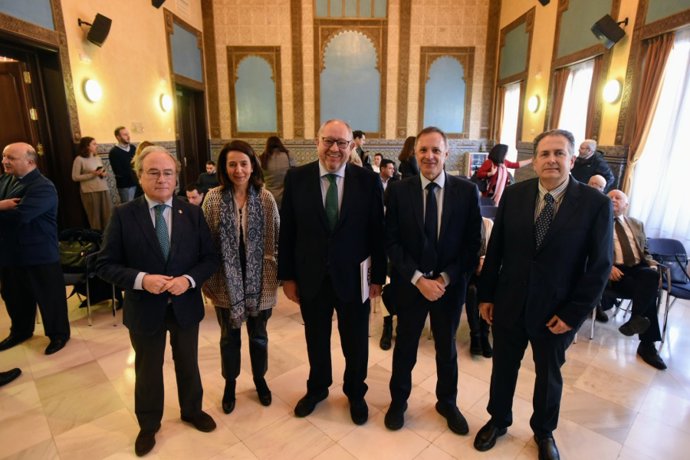 Antonio Díaz, Lourdes Arce, Manuel Torralbo, Javier Arroyo y Fernando Fuente, en la inauguración de la jornada.