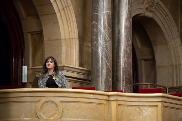 La presidenta de Junts, Laura Borràs, durante una sesión de control en el Parlament de Catalunya, a 8 de febrero de 2023, en Barcelona, Catalunya.