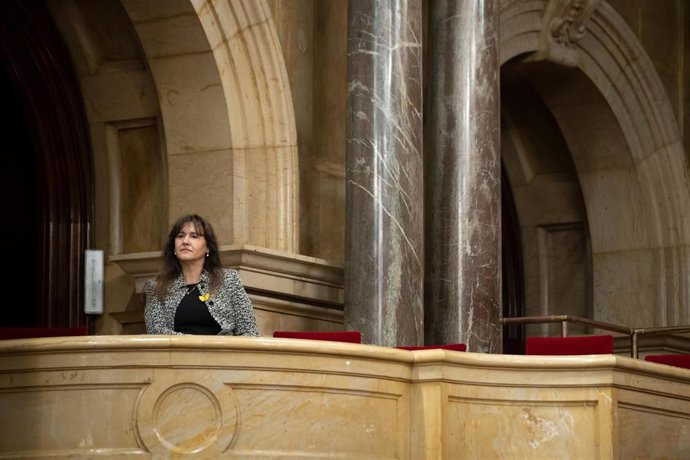La presidenta de Junts, Laura Borrs, durante una sesión de control en el Parlament de Catalunya, a 8 de febrero de 2023, en Barcelona, Catalunya.