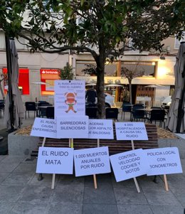 Carteles de la concentración silenciosa de protesta por el ruido en la zona de cañadío-Pombo-Ensanche