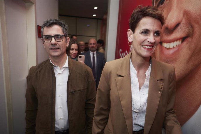 El miembro de la Ejecutiva Federal del PSOE y ministro de Presidencia, Félix Bolaños, y la secretaria general del PSN y presidenta de Navarra, María Chivite, presentan a los candidatos socialistas en Pamplona y Comarca en la sede del partido, a 9 de feb