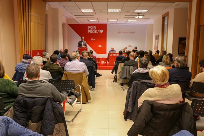 PSIB Palma aprueba el equipo redactor del programa electoral, que coordinará el diputado Joan Ferrer.