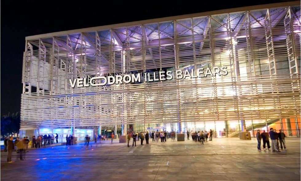 Archivo - Fachada de la instalación con el nuevo logotipo 'Veldrom Illes Balears'