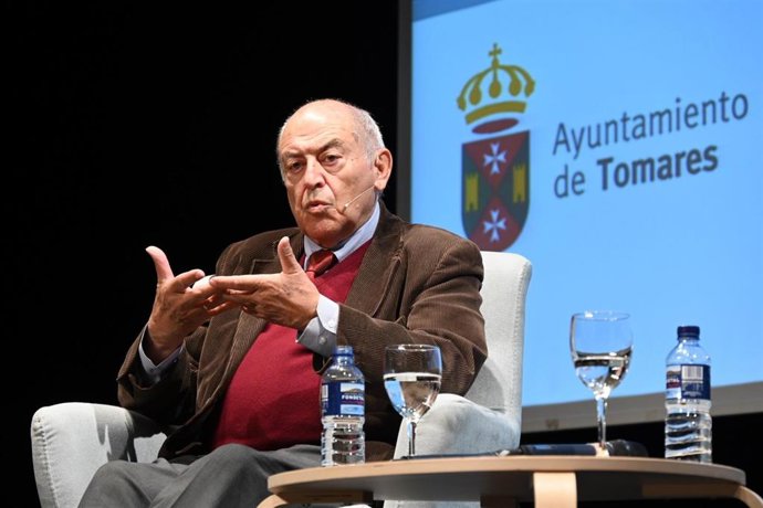 El filósofo José Antonio Marina analiza la sociedad del aprendiza en el foro de Tomares 'España a Debate'  