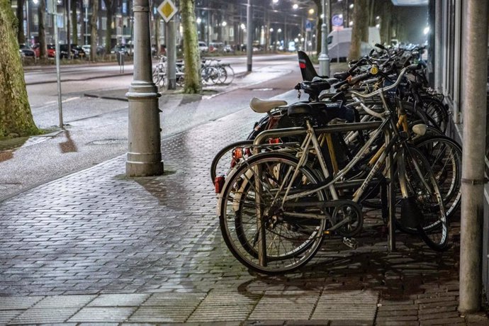 Archivo - Bicicletas en Ámsterdam, Países Bajos