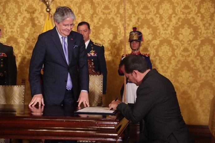 El presidente de Ecuador, Guillermo Lasso, toma juramento del cargo a ocho altos funcionarios