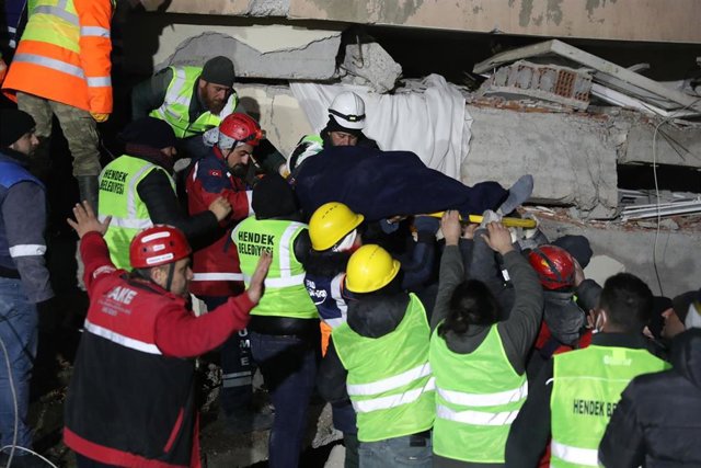 Operarios de rescate en Turquía