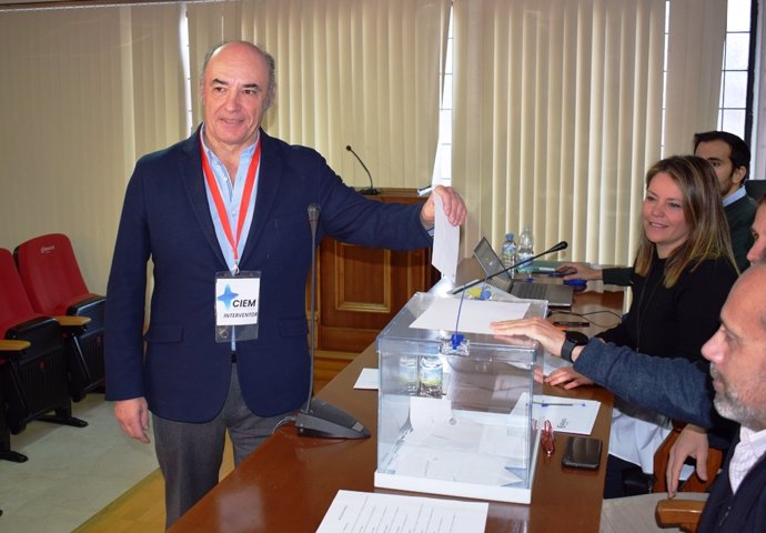 Votación en las elecciones en la Cámara de Comercio de Badajoz