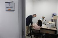 Torres conoce la Fundación España Salud en Caracas que asiste a 3.400 canarios y dice que su servicio es "fundamental"