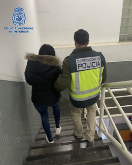 Nota De Prensa Policía Nacional: 'La Policía Nacional Detiene A Una Integrante De Una Organización Criminal Dedicada Al Tráfico De Drogas Internacional'.