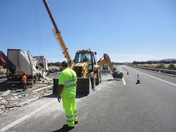 Trabajos de conservación en una carretera.