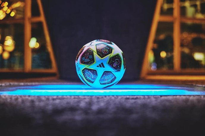 'UWCL Pro Ball Eindhoven', balón oficial de adidas para las eliminatorias y la final de la Champions femenina