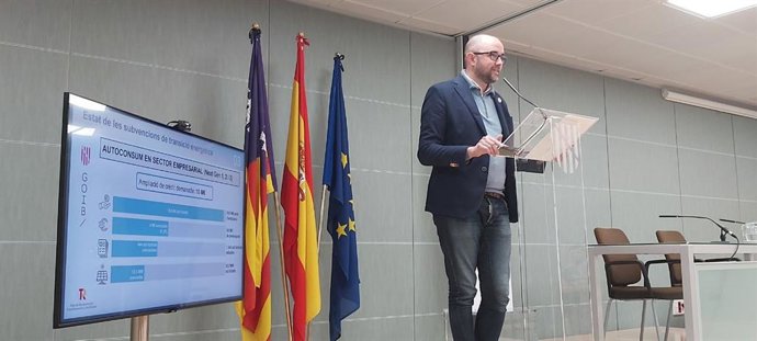 El director general de Energía y Cambio Climático, Pep Malagrava, en rueda de prensa.