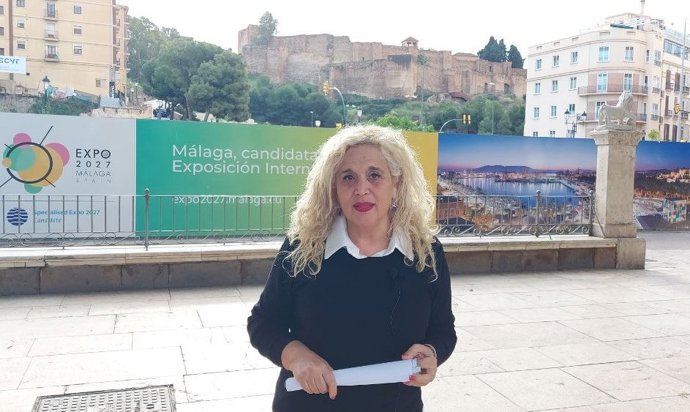 La coordinadora local de Izquierda Unida Málaga, concejala en el Ayuntamiento de Málaga y candidata a la Alcaldía, Remedios Ramos, en la zona del Astoria