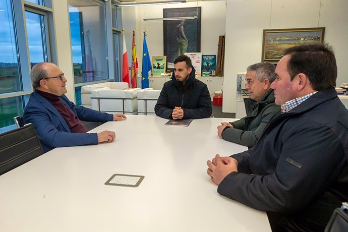 Reunión del consejro Javier López Marcano y el alcalde de Hazas de Cesto Alejandro Llano