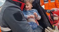 Efectivos de la UME rescatan con vida en Turquía a dos niños y su madre cinco días después del terremoto
