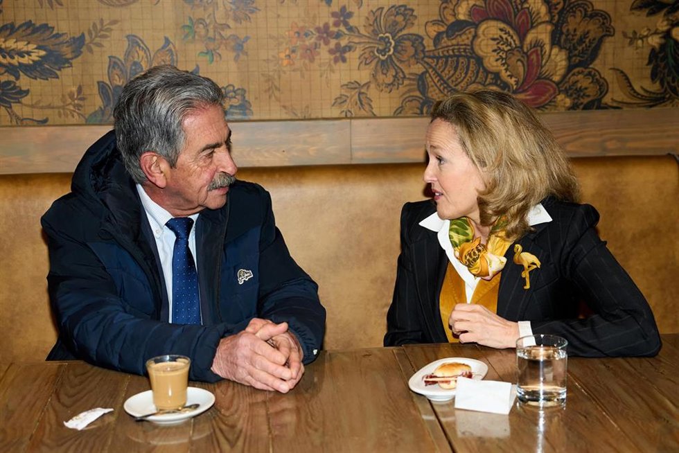La vicepresidenta primera del Gobierno y ministra de Asuntos Económicos, Nadia Calviño, se reúne con el presidente de Cantabria, Miguel Ángel Revilla