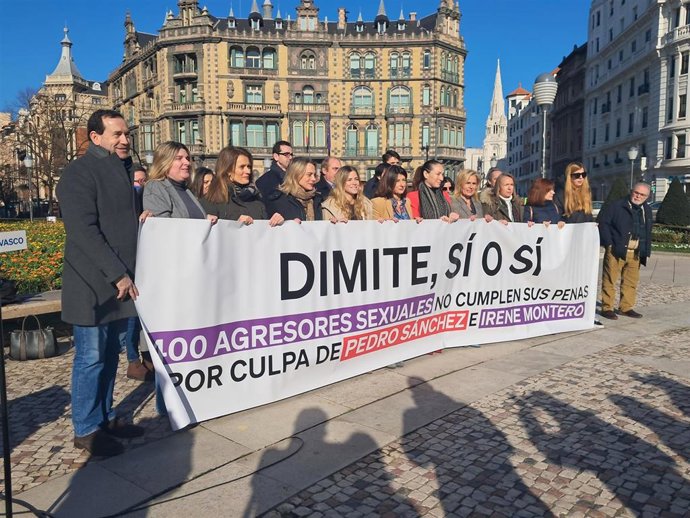 Concentración de cargos del Partido Popular del País Vasco contra la ley del sólo sí es sí'