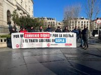 La plantilla de Aspla lleva su protesta a Santander ante la visita de Nadia Calviño