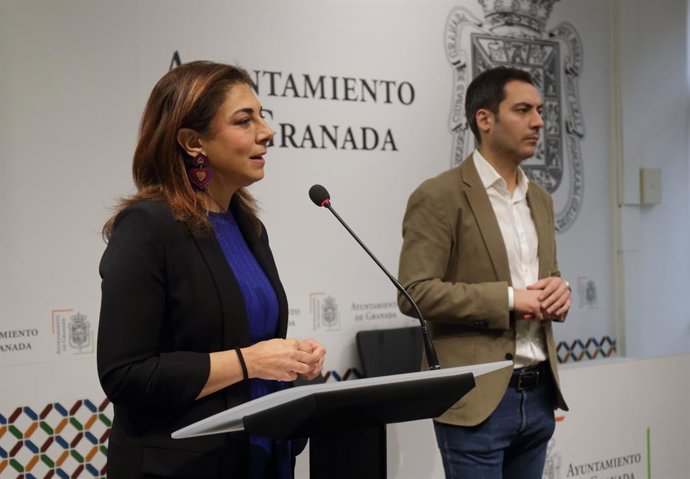 La concejal de Protección Ciudadana, Movilidad y Economía de Granada, Raquel Ruz, durante una rueda de prensa.