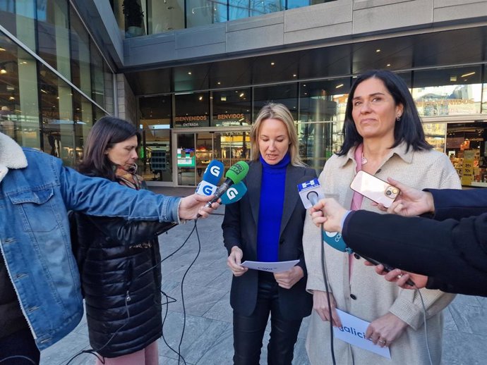 Marta Fernández-Tapias y Paula Prado este viernes en Vigo.