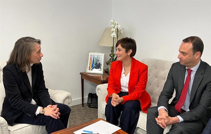 Marisol Garmendia con Isabel Rodríguez y Alfredo González.