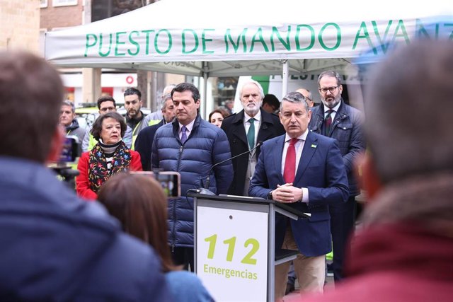 Sanz interviene en Córdoba, junto al alcalde y la subdelegada.