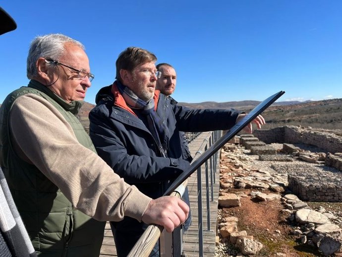 Visita de Gonzalo Santonja a Tiermes.