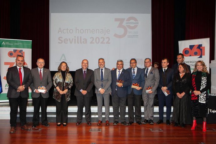 Acto de homenaje del 061 a profesionales jubilados del servicio de emergencias sanitarias.