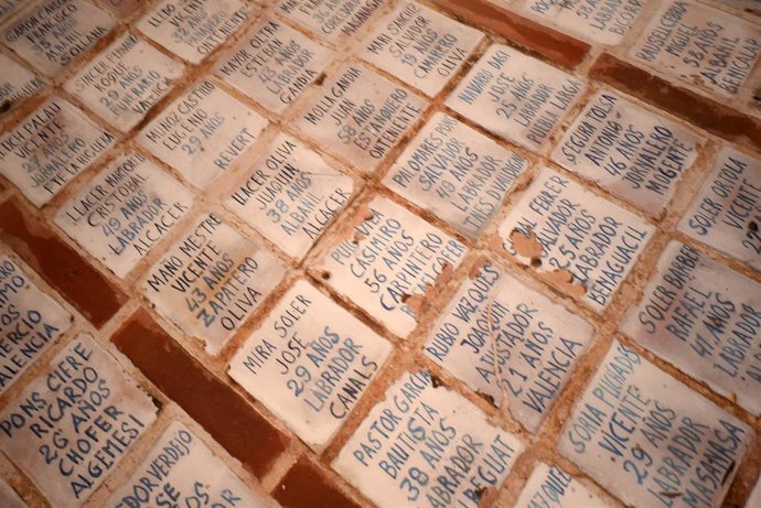 El palacio de los Condes de Gabia acoge la exposición 'Poética de la memoria: cómo el arte evita el olvido y dignifica a las víctimas'.