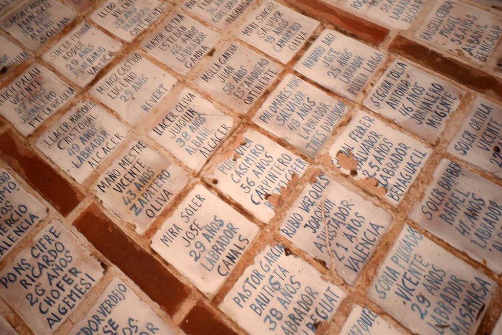 El palacio de los Condes de Gabia acoge la exposición 'Poética de la memoria: cómo el arte evita el olvido y dignifica a las víctimas'.