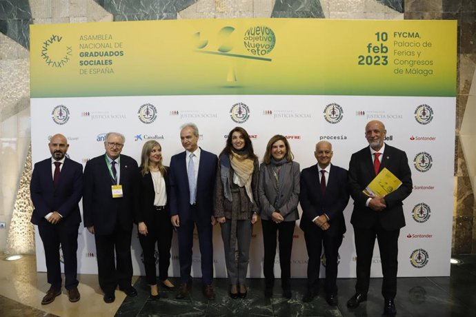 La ministra de Justicia, Pilar Llop, en la foto de familia  antes de participar en la inauguración de la XV Asamblea Nacional de Graduados Sociales de España