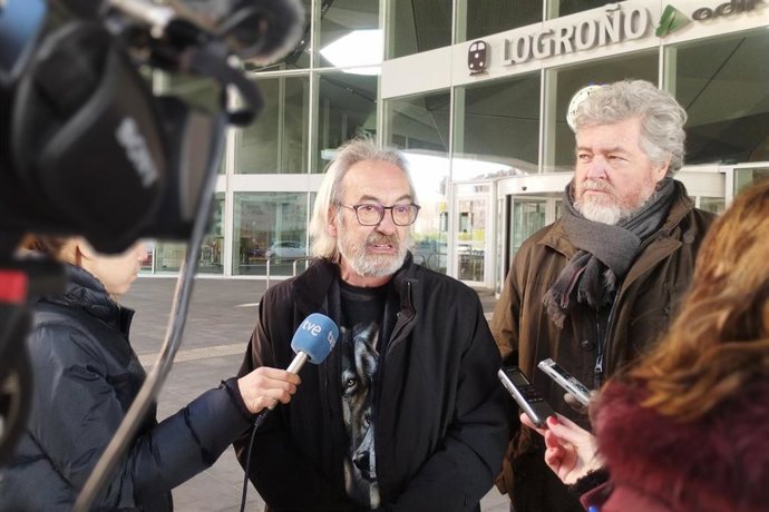 El candidato a la alcaldía de Logroño de Alianza Verde, Jose Manuel Zúñiga, junto al coordinador federal  y presidente de la Comisión de Transición Ecológica y Reto Demográfico, Juantxo López de Uralde