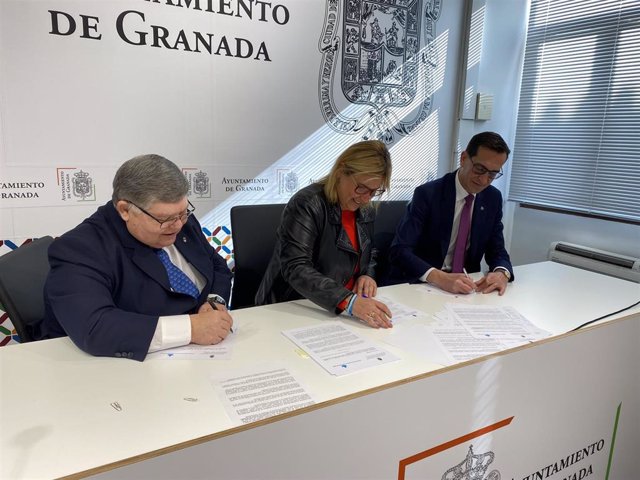 El Ayuntamiento de Granada y la Orden de San Juan de Dios renuevan el convenio de colaboración.