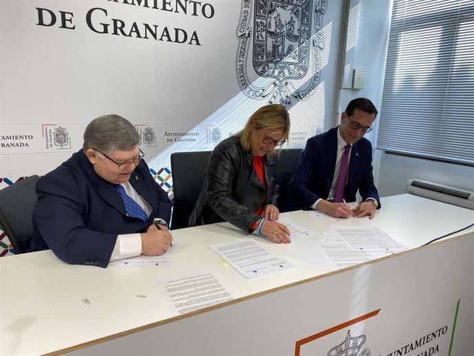 El Ayuntamiento de Granada y la Orden de San Juan de Dios renuevan el convenio de colaboración.