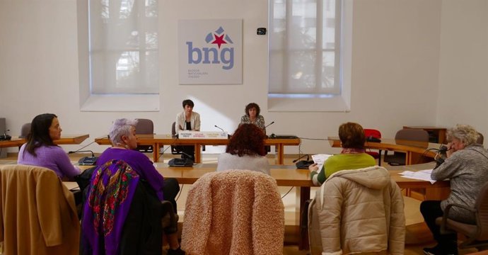 Reunión de la portavoz nacional del BNG, Ana Pontón, con profesionales y pacientes del Sergas