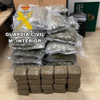 Detenido en Bailén (Jaén) acusado de arrojar 63 kilos de marihuana y 20 de hachís en la A-44