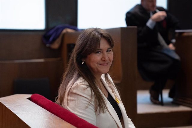 La presidenta de Junts, Laura Borràs, durante un juicio para declarar por presuntamente fraccionar contratos en la Institució de les Lletres Catalanes (ILC) en el TSJC, a 10 de febrero de 2023, en Barcelona, Catalunya (España). Borràs encara a partir de h