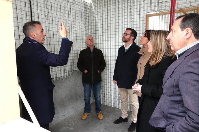 Kiko Calderón y Alicia Murillo durante su visita a la empresa Baupanel.
