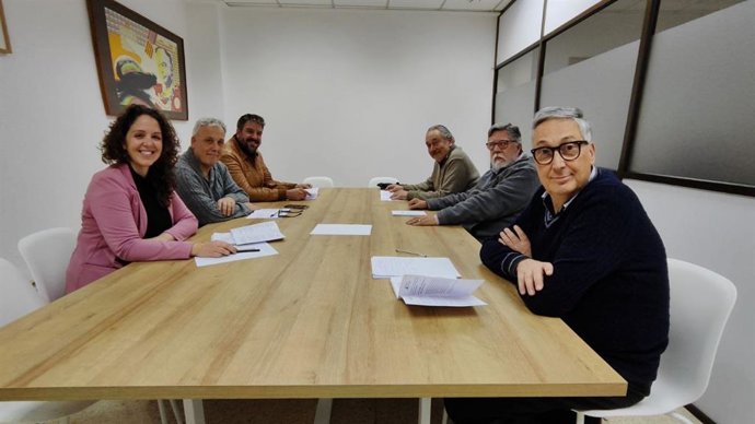 Representantes de MÉS per Mallorca y el Colectivo Alternativa en una reunión.