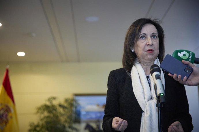 La ministra de Defensa, Margarita Robles, ofrece declaraciones a los medios tras presidir el acto de entrega del Premio José Francisco de Querol y Lombardero, en la sede del Ministerio, a 6 de febrero de 2023, en Madrid (España).  (Foto de archivo).