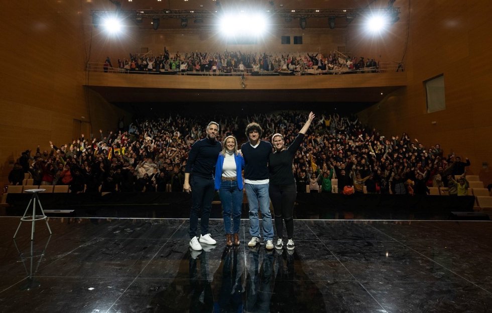 En la imagen de izquierda a derecha, el presentador Roberto Leal; la alcaldesa de Alcalá, Ana Isabel Jiménez, el exboxeador Jero García y la artista Mónica Paz.