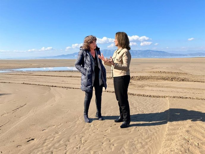 La consellera de Acción Climática, Agricultura y Alimentación de la Generalitat, Teresa Jord, y la vicepresidenta tercera del Gobierno y ministra para la transición Ecológica y el Reto Demográfico, Teresa Ribera