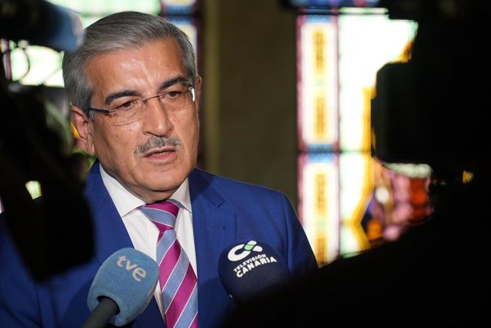 Archivo - El vicepresidente canario y consejero de Hacienda, Presupuestos y Asuntos Europeos, Román Rodríguez
