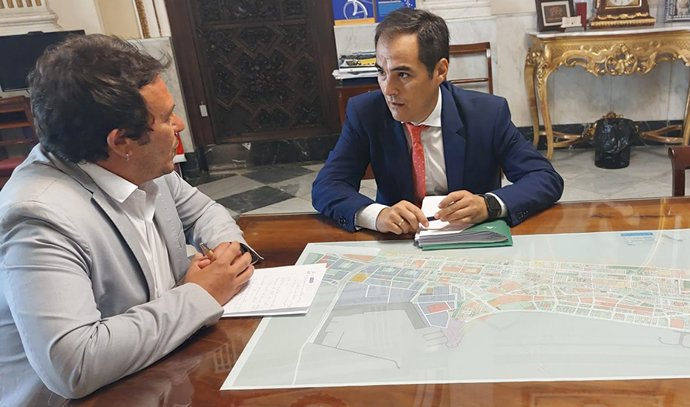El alcalde de Cádiz con el consejero de Justicia.